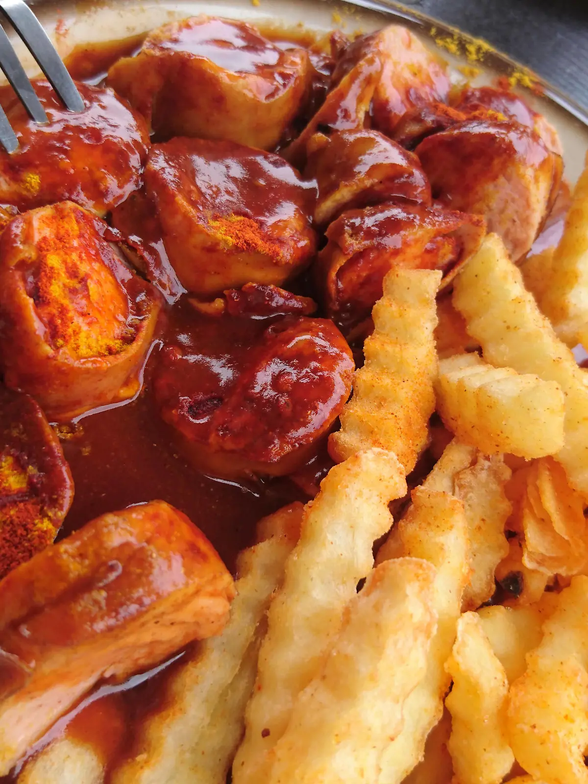  Currywurst mit Pommes Frites *** Curry sausage with french fries 1088812708