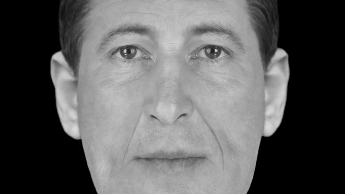 Die bis heute eingegangenen Hinweise führten noch nicht zur Identifizierung des unbekannten Toten. Daher bittet die Polizei weiter um Hinweise.