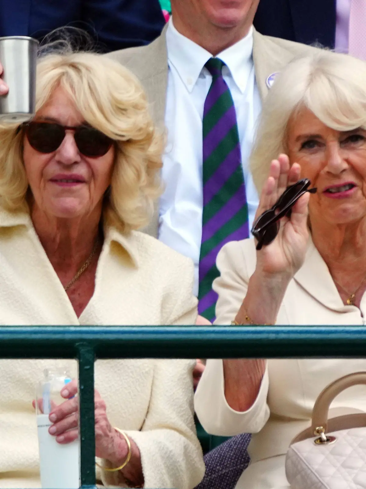 Gut gelaunt in Wimbledon: Annabel Elliot und ihre berühmte Schwester Königin Camilla.