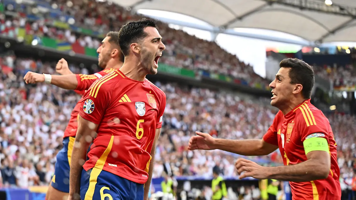 05.07.2024, xscotx, Fussball EM 2024 Viertelfinale, Spanien - Deutschland, emspor, v.l. Torjubel nach dem Tor zum celebrating the goal celebrate 2:1 durch Mikel Merino Zazon Spanien Stuttgart *** 05 07 2024, xscotx, Euro 2024 quarter-final, Spain Germany, emspor, v l goal celebration after the goal celebrating the goal celebrate 2 1 by Mikel Merino Zazon Spain Stuttgart