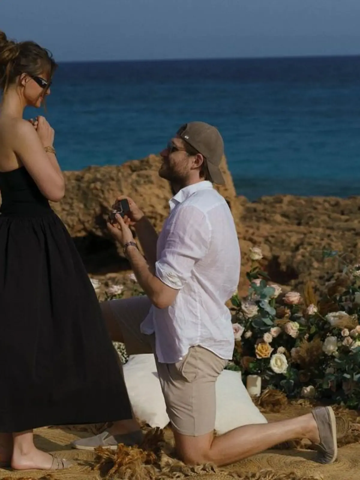 Leon Draisaitl macht seiner Freundin Celeste Desjardins einen Heiratsantrag.