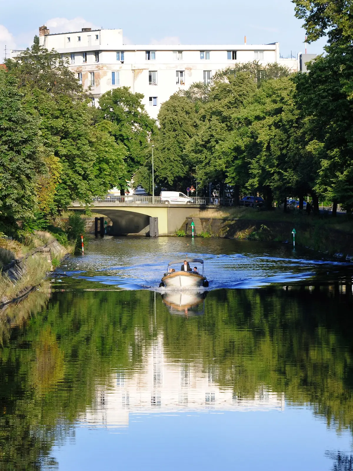 Der rund elf Kilometer lange Landwehrkanal ist ein über die Jahrhunderte geschaffener Nebenarm der Berliner Stadtspree. 