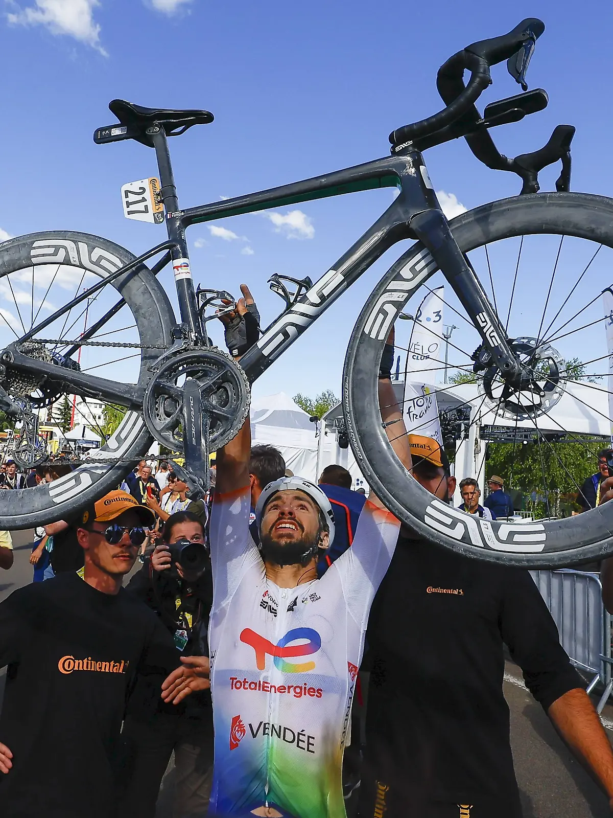 French Anthony Turgis of TotalEnergies celebrates after winning stage 9 of the 2024 Tour de France cycling race, from Troyes to Troyes, France 199 km on Sunday 07 July 2024. The 111th edition of the Tour de France starts on Saturday 29 June and will finish in Nice, France on 21 July. POOLxLUCAxBETTINI PUBLICATIONxNOTxINxBELxFRAxNED x96026351x