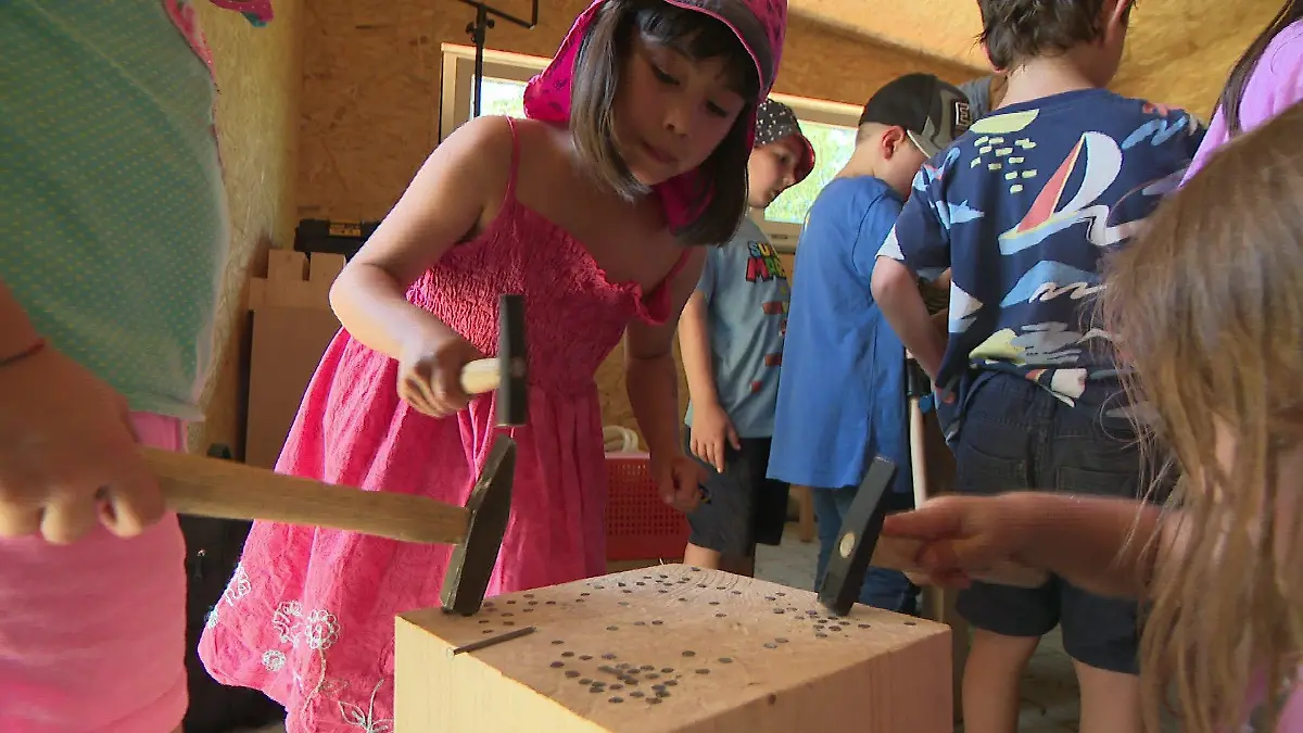 Eltern veranstalten Handwerker-Projekttag im Kindergarten In dieser Kita dürfen selbst die Kleinsten hämmern