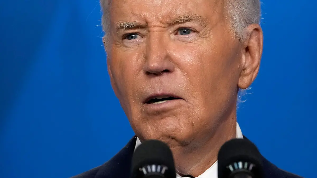Biden startet seine Pressekonferenz mit einem Versprecher.