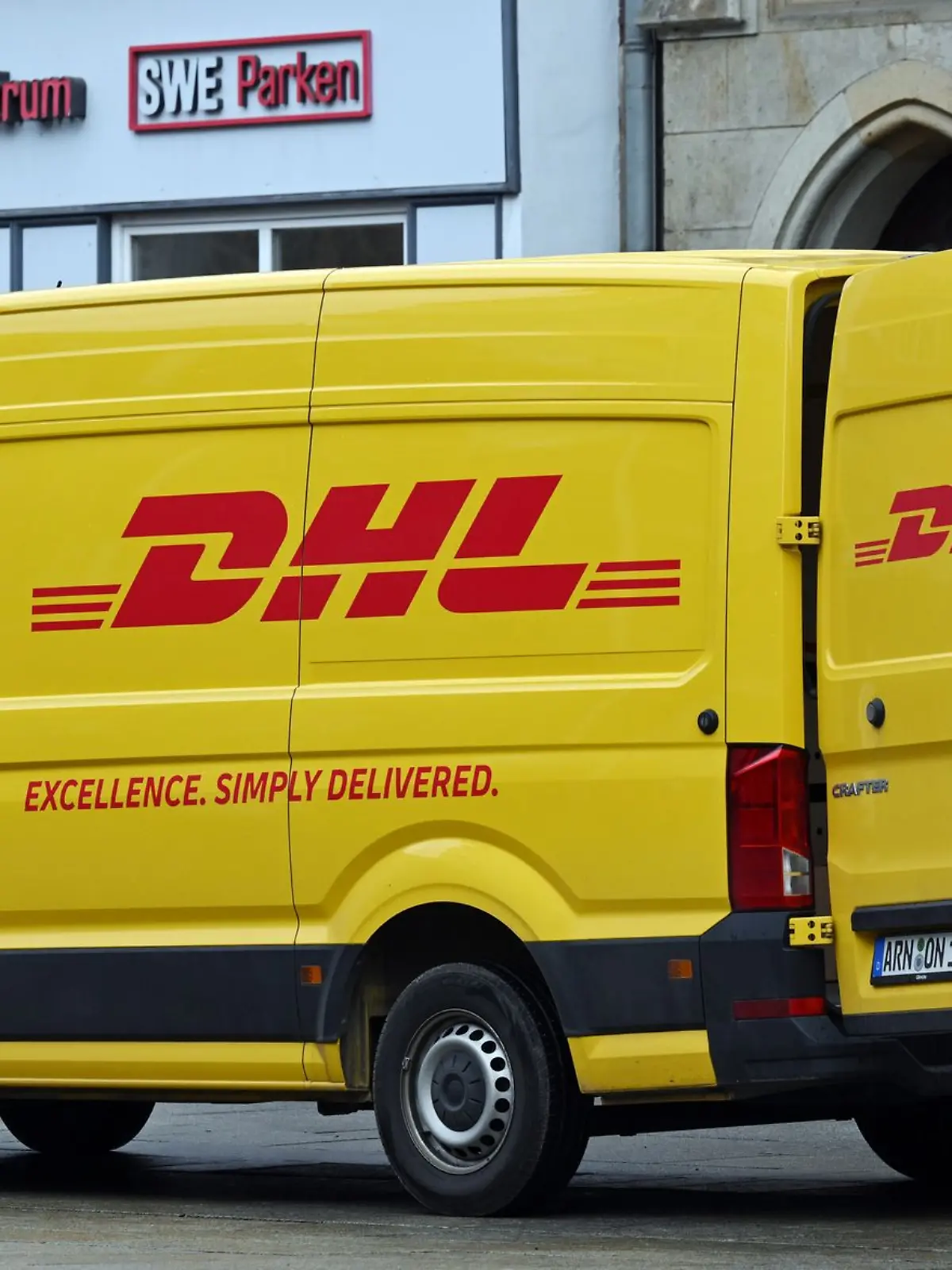 Bild zu: "Große Neuerung bei DHL: Was sich jetzt bei euren Paketen ändert!"