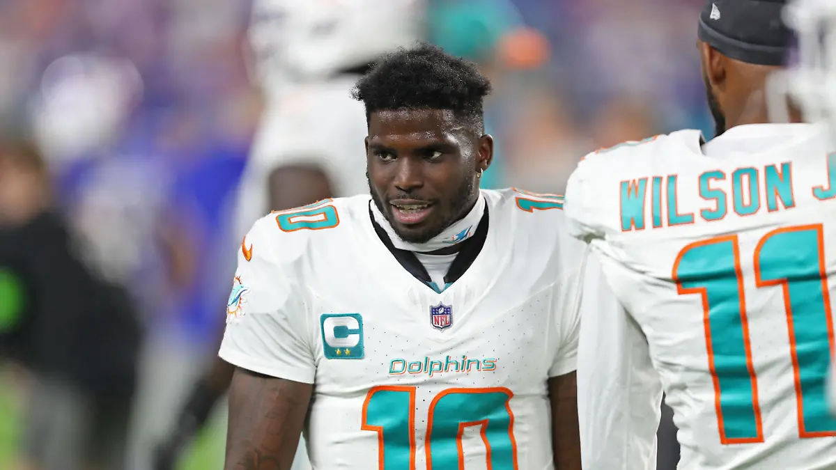 SPORTS-FBN-DOLPHINS-HILL-FL Miami Dolphins wide receiver Tyreek Hill warms up before his game against the Buffalo Bills at Hard Rock Stadium on Sunday, Jan. 7, 2024, in Miami Gardens, Florida. John McCall/South Florida Sun Sentinel/TNS Miami Gardens Florida USA EDITORIAL USE ONLY Copyright: xx 106025602W JohnxMcCallx krtphotoslive939758