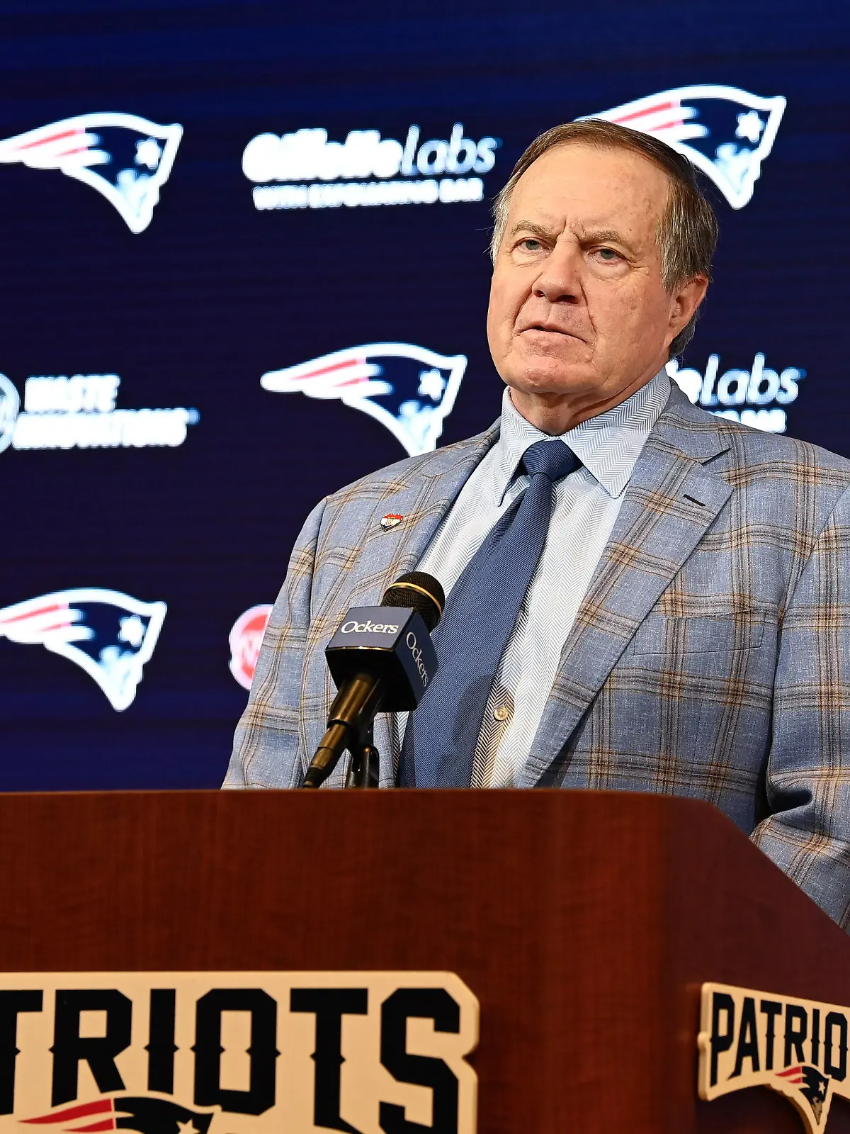 Sport Bilder des Tages NFL, American Football Herren, USA New England Patriots press conference, PK, Pressekonferenz Jan 11, 2024 Foxborough, MA, USA New England Patriots former head coach Bill Belichick holds a press conference at Gillette Stadium to announce his exit from the team. Foxborough MA USA, EDITORIAL USE ONLY PUBLICATIONxINxGERxSUIxAUTxONLY Copyright: xEricxCanhax 20240111_jcd_qe2_0012