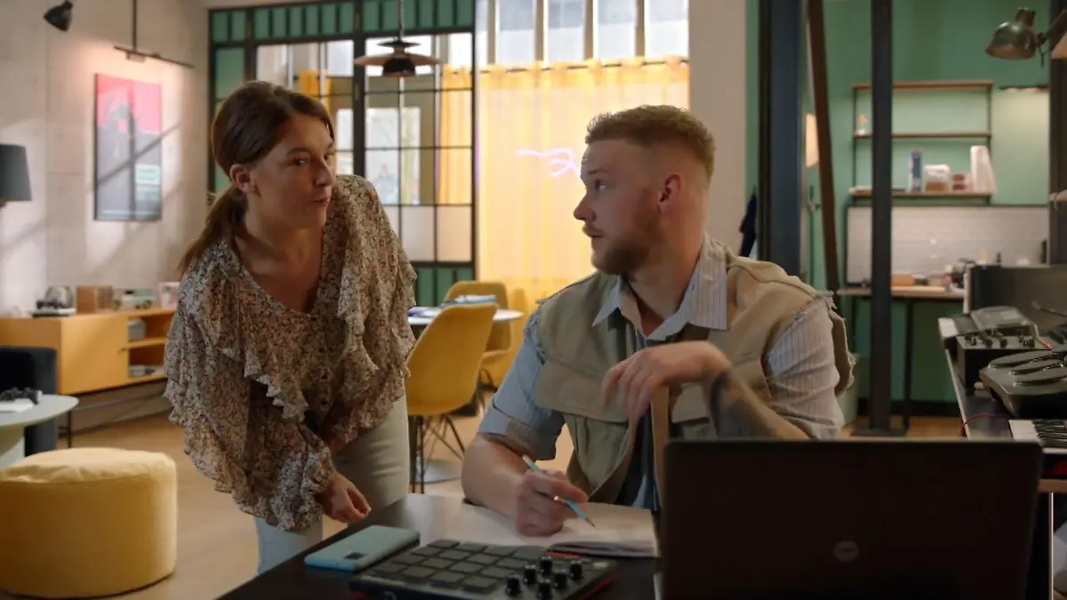 Lilly ist ihrem Bruder Jonas keine große Hilfe.