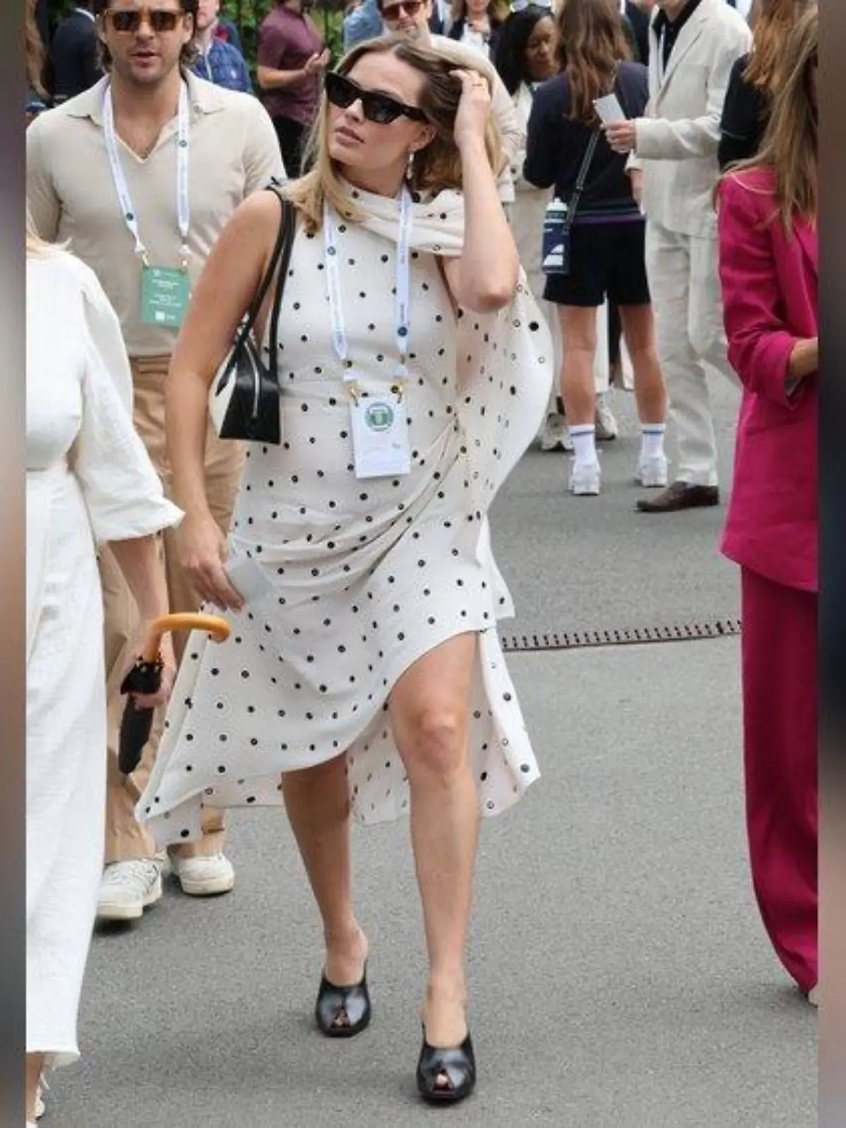 Margot Robbie zeigt ihren Babybauch in Wimbledon