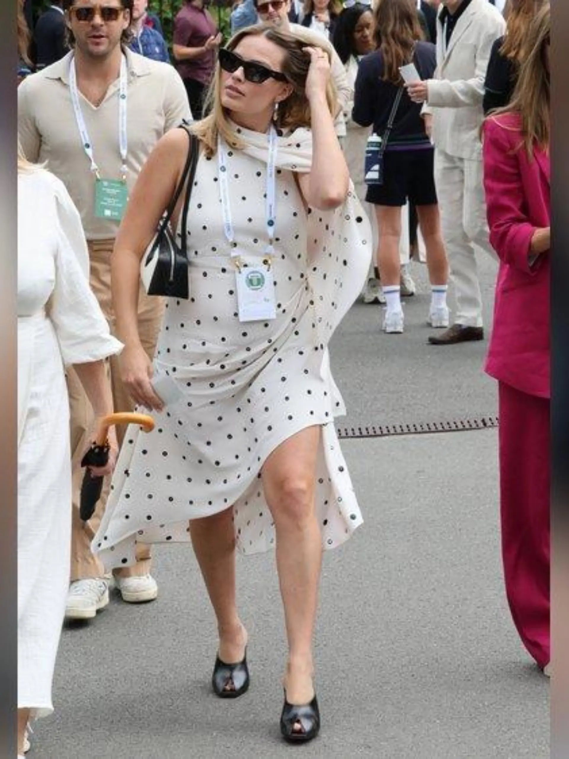 Margot Robbie zeigt ihren Babybauch in Wimbledon