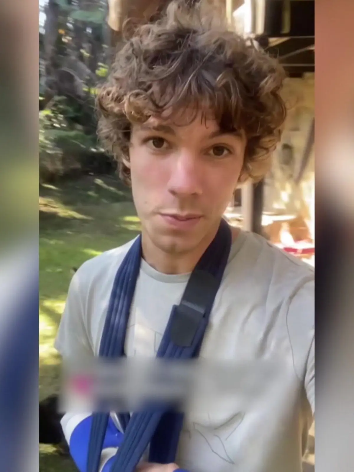 Ein Hai greift Angus Kockott an. Dann hat der 20-Jährige eine Idee! 