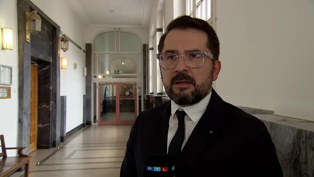 Staatsanwalt Tom Soller erklärt, warum erst jetzt die DNA-Spuren zu den Tatverdächtigen geführt haben.