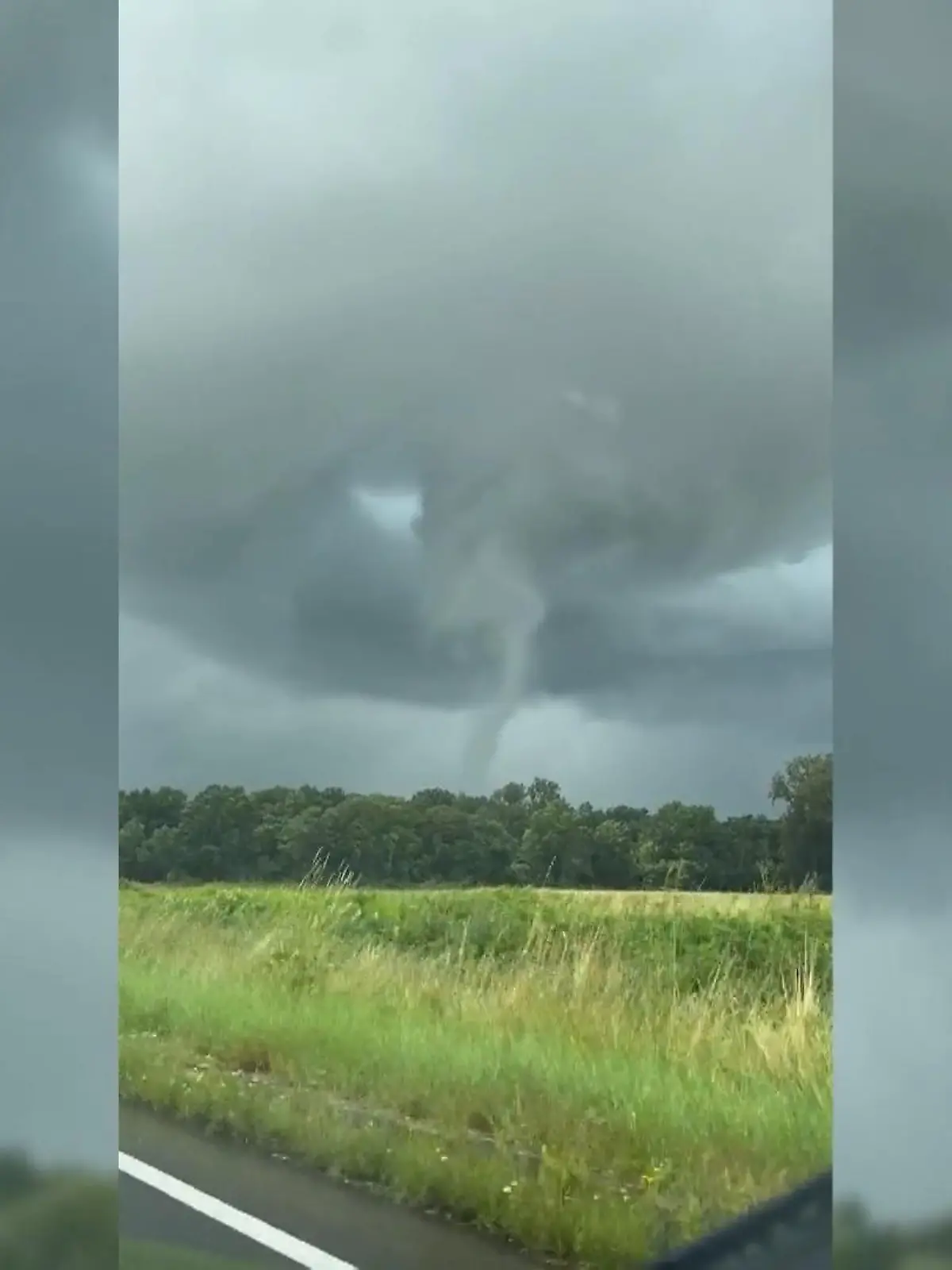 Bild zu: "Hagel, Unwetter, Tornado: Gewitterzellen mit Folgen"