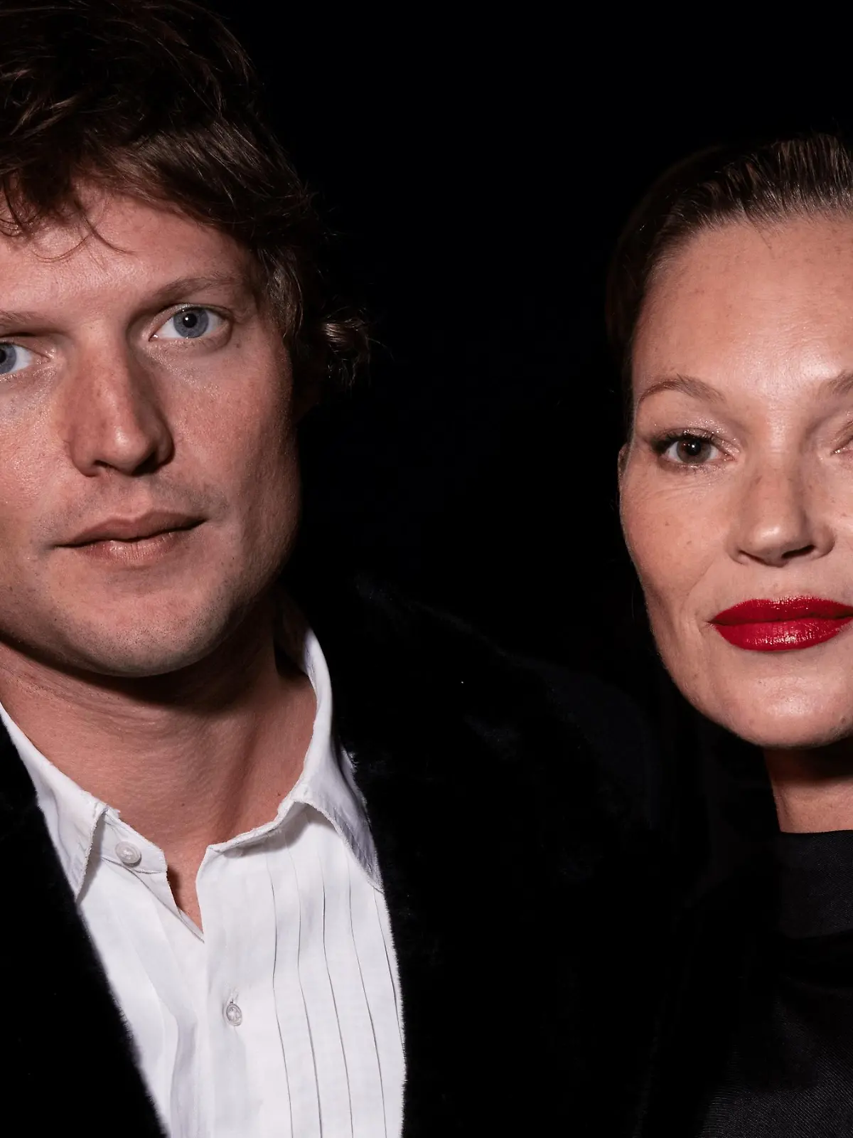 Nikolai von Bismarck und Kate Moss im September 2022 bei der Saint Laurent Show in Paris.
