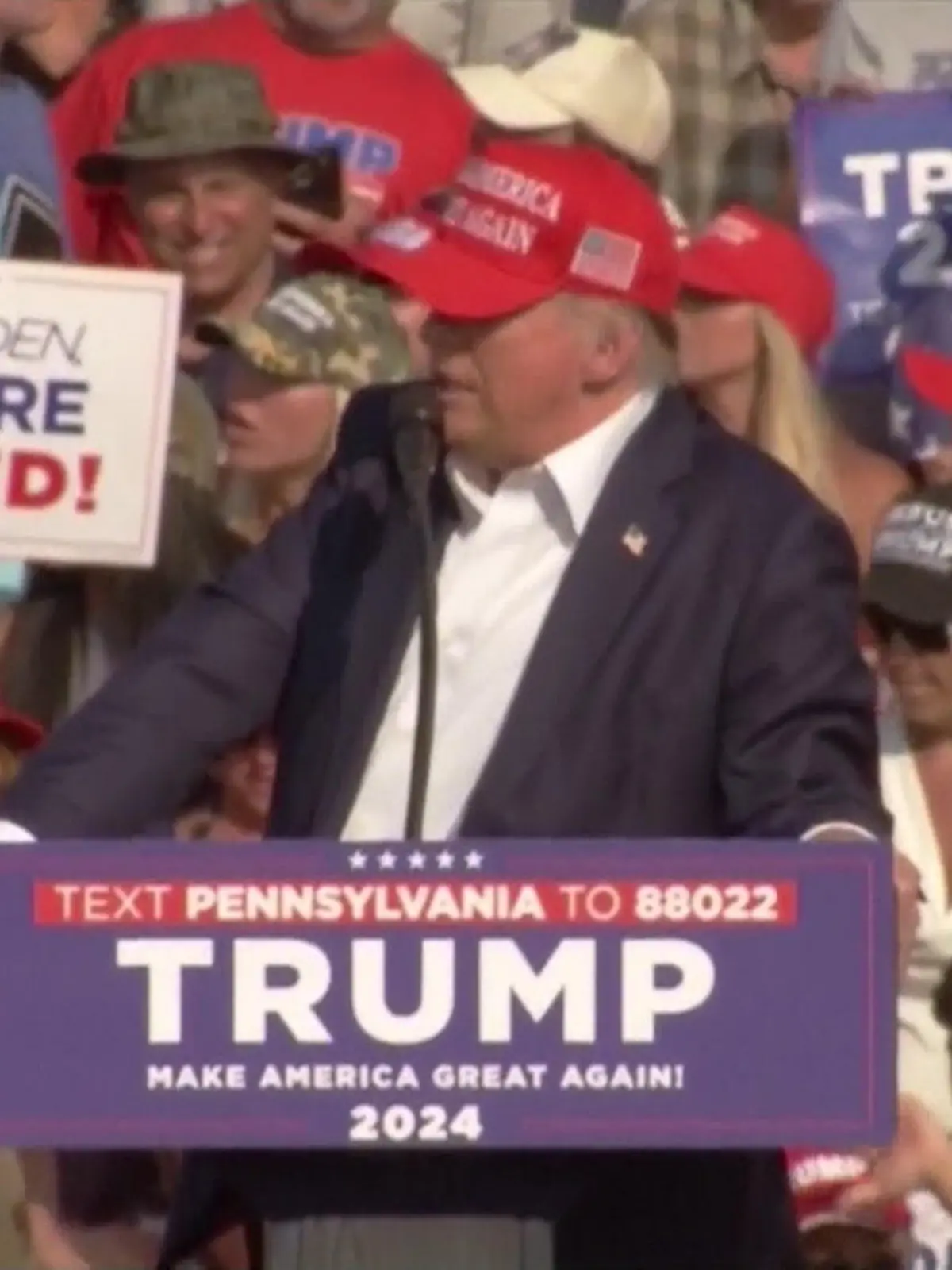Bild zu: "Video zeigt den Moment der Schüsse auf Donald Trump"