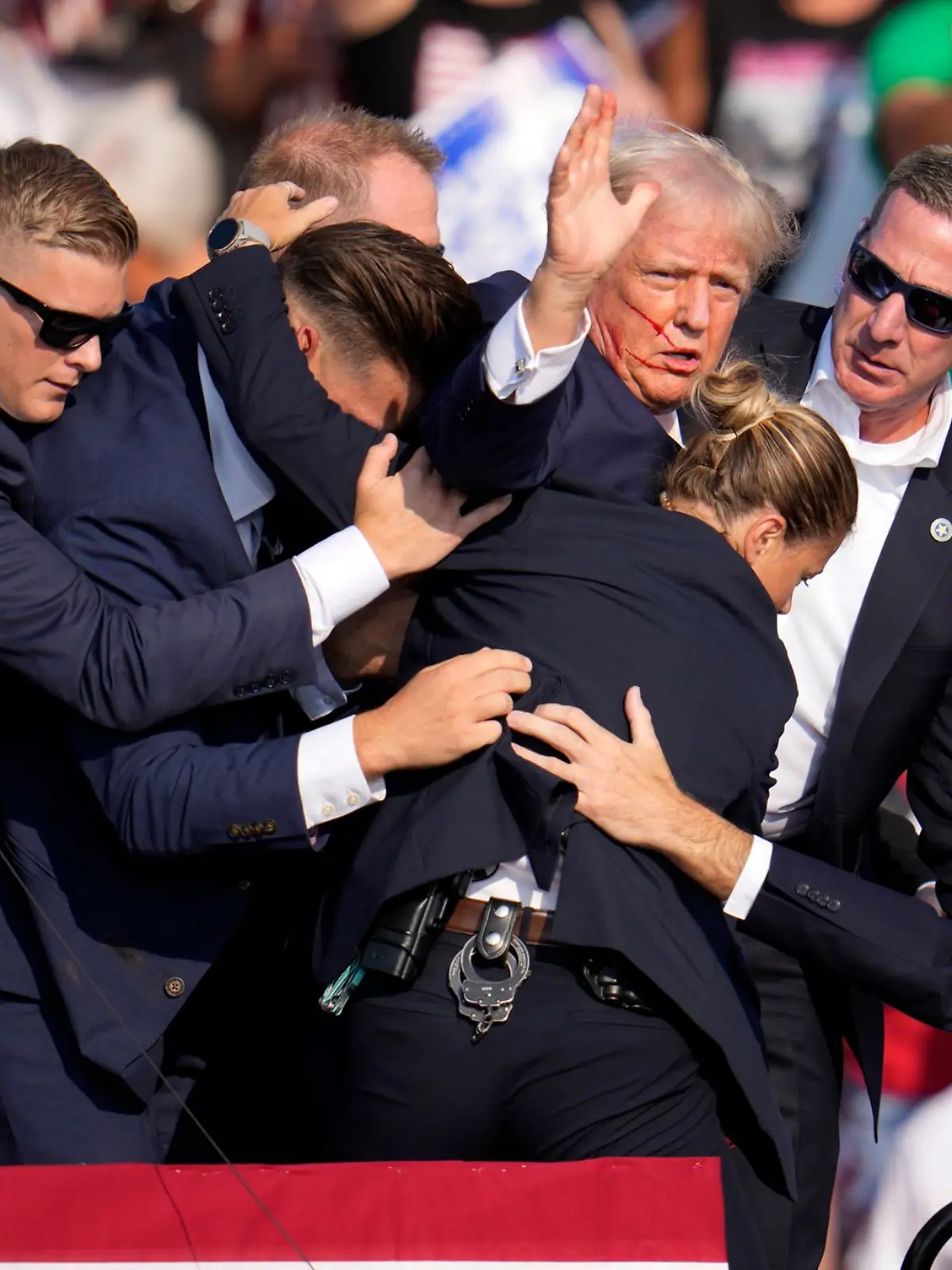Bild zu: "Deutscher Comedian traurig, dass Attentäter Trump „leider knapp verpasst” hat"