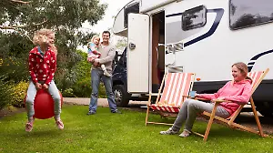 Camping an ganz besonderen Orten: Welche Apps helfen? Abseits der bekannten Campingplätze