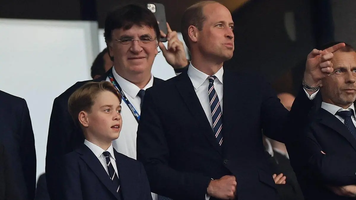 England verliert EM-Finale: William, George und Charles leiden mit