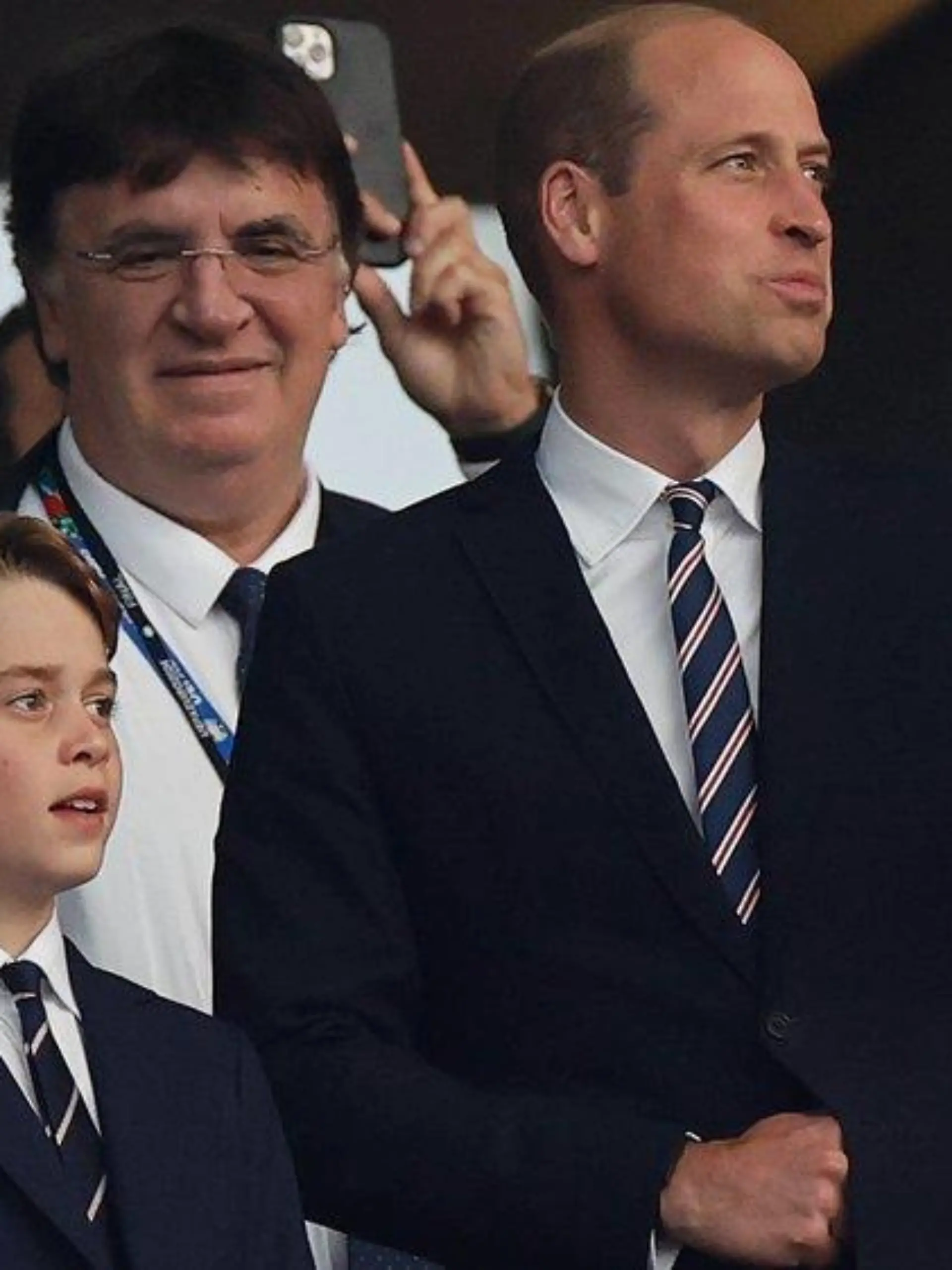 England verliert EM-Finale: William, George und Charles leiden mit