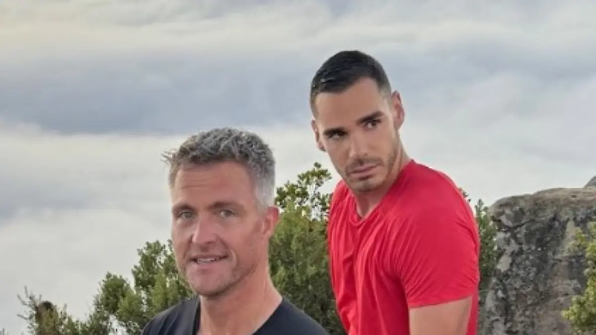 Ralf Schumacher und sein Freund Etienne sind über den Wolken.