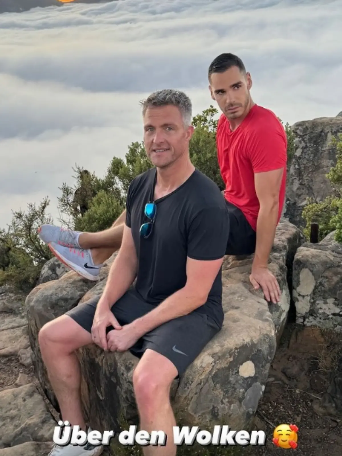 Ralf Schumacher und sein Freund Etienne sind über den Wolken.