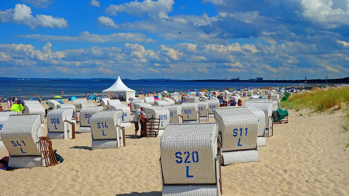 News Bilder des Tages Sommer 2024. Strand in Ahlbeck Ahlbeck 14.07.2024 *** Summer 2024 Beach in Ahlbeck Ahlbeck 14 07 2024