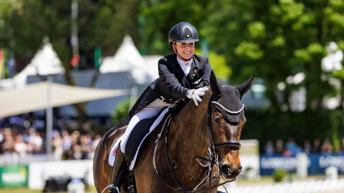 Jessica von Bredow-Werndl auf ihrem Pferd TSF Dalera BB.