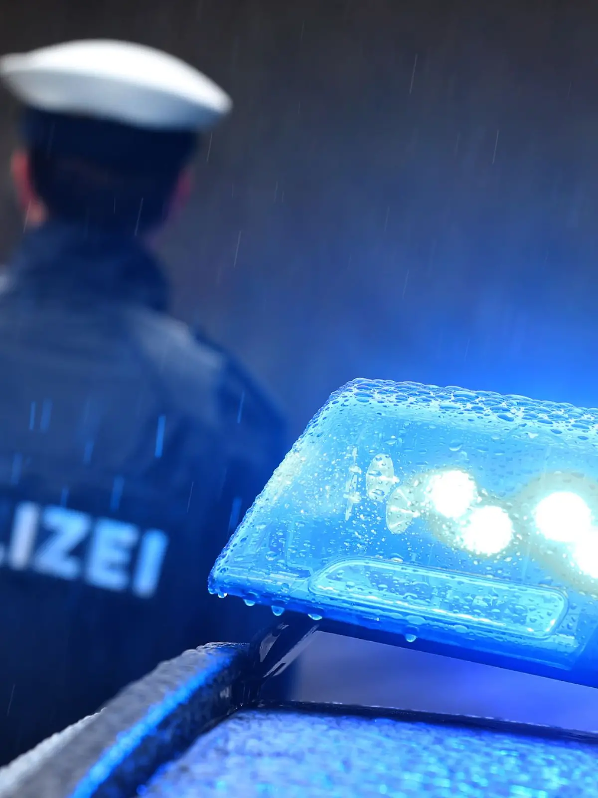 Bild zu: "18-Jähriger soll Mann (55) Treppe hinunterstoßen haben – tot! "