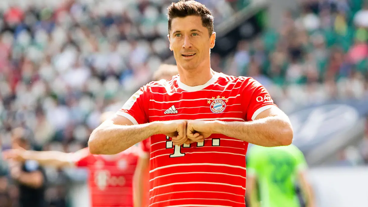  14.05.2022, xfrx, Fussball 1.Bundesliga, VfL Wolfsburg - FC Bayern Muenchen emspor, v.l. Robert Lewandowski FC Bayern Muenchen celebrate the goal,Torjubel zum 0:2 DFL/DFB REGULATIONS PROHIBIT ANY USE OF PHOTOGRAPHS as IMAGE SEQUENCES and/or QUASI-VIDEO Wolfsburg *** 14 05 2022, xfrx, football 1 Bundesliga, VfL Wolfsburg FC Bayern Muenchen emspor, v l Robert Lewandowski FC Bayern Muenchen celebrate the goal,Torjubel zum 0 2 DFL DFB REGULATIONS PROHIBIT ANY USE OF PHOTOGRAPHS as IMAGE SEQUENCES and or QUASI VIDEO Wolfsburg