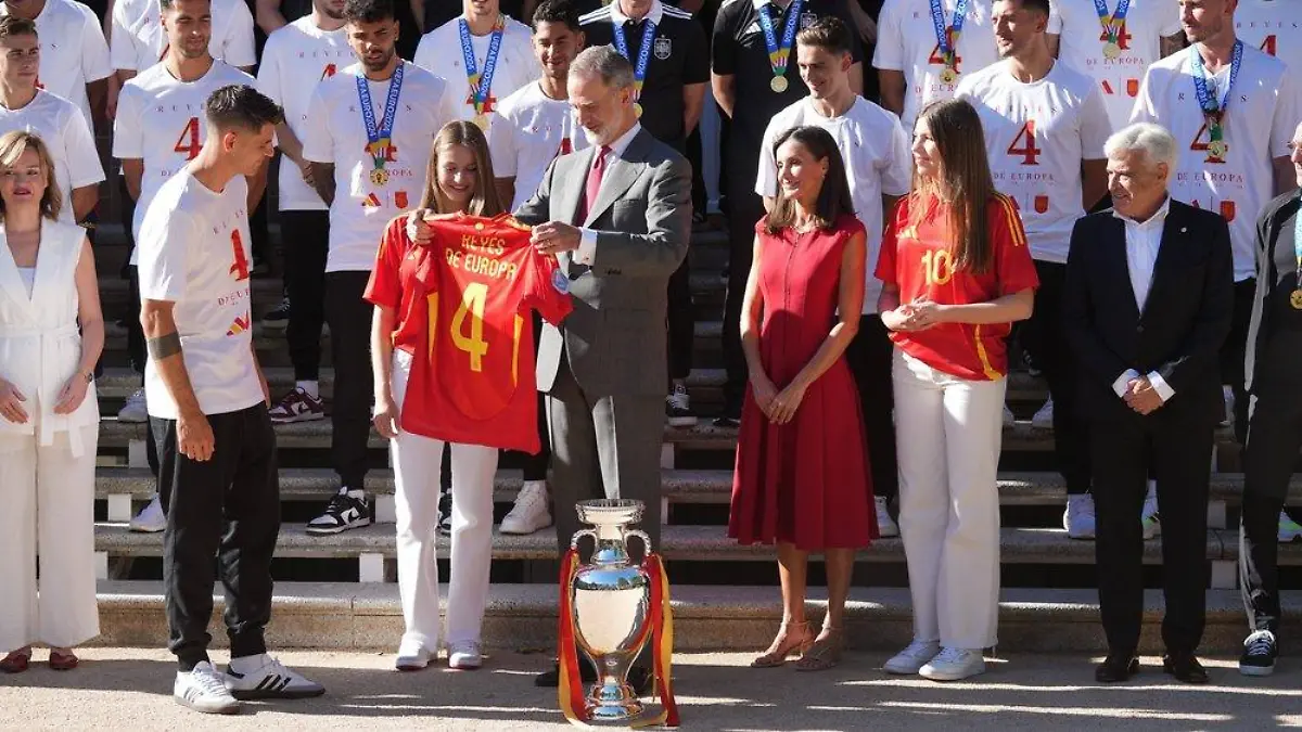 Foto mit dem König und der Königin: Spanische Royals feiern EM-Sieg