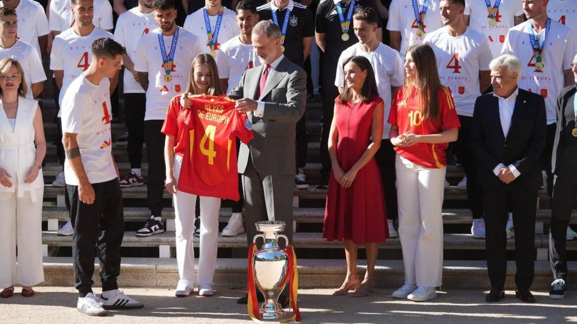 Foto mit dem König und der Königin: Spanische Royals feiern EM-Sieg
