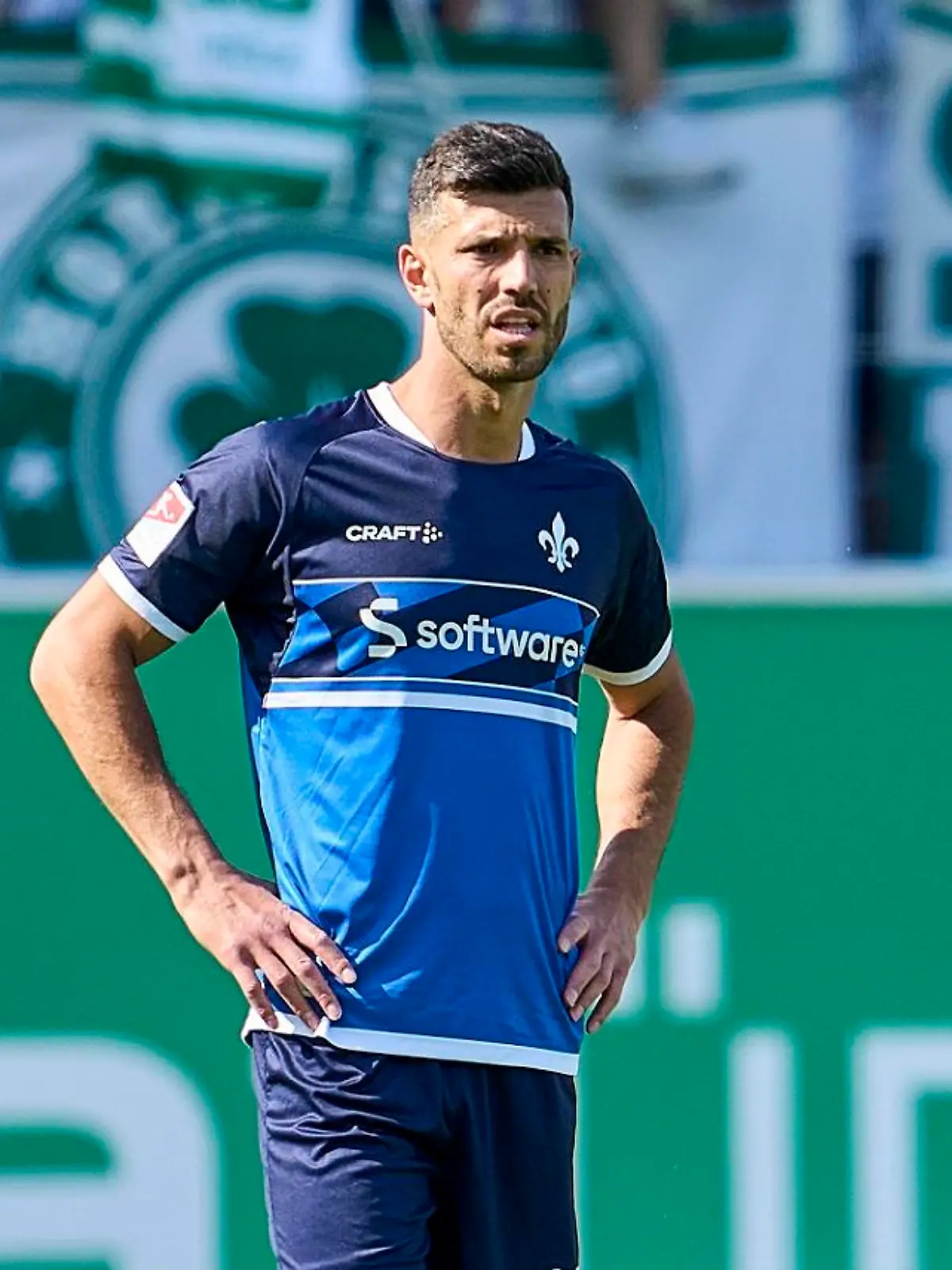 28.05.2023 --- Fussball --- Saison 2022 2023 --- 2. Fussball - Bundesliga --- 34. Spieltag: SpVgg Greuther Fürth ( Kleeblatt ) - SV Darmstadt 98 ( Lilien ) --- Foto: Sportfoto Zink/PeKo --- xpexkox --- DFL regulations prohibit any use of photographs as image sequences and/or quasi-video - only for editorial use --- Klaus Gjasula (23, SV Darmstadt 98 D98 SV98 ) Geste, Gestikuliert. Mit Arm/Armen. Emotion. Grimmig. Hand. Klatschen.