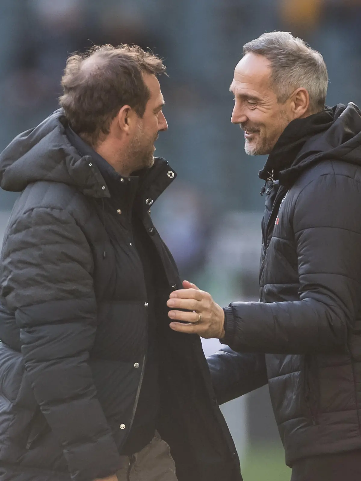 Markus Weinzierl (Trainer FC Augsburg) und Adi Huetter (Trainer Borussia Moenchengladbach) begruessen sich 1. Fussball Bundesliga, Borussia Moenchengladbach - FC Augsburg, Moenchengladbach, BORUSSIA-PARK DFL REGULATIONS PROHIBIT ANY USE OF PHOTOGRAPHS AS IMAGE SEQUENCES AND/OR QUASI-VIDEO.