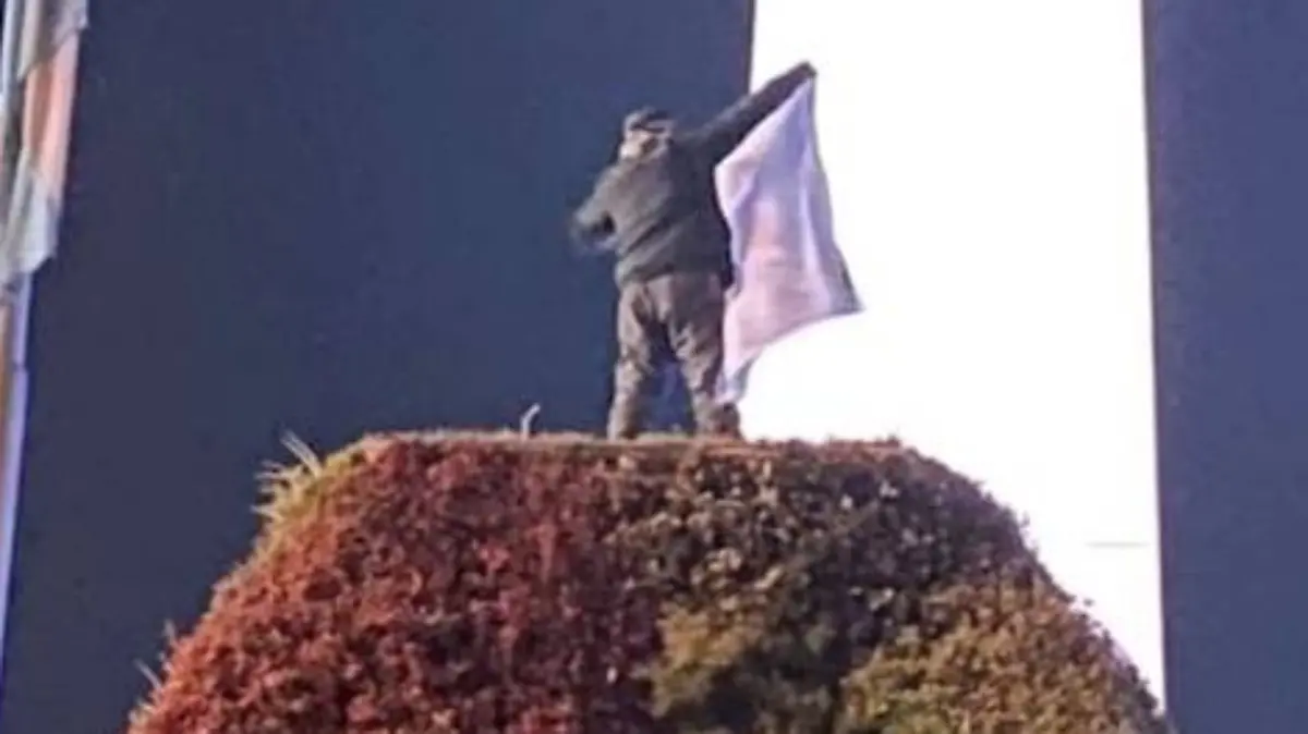 July 15, 2024 Man dies in Buenos Aires after falling six meters from the Obelisk during a rally of Argentinean fans