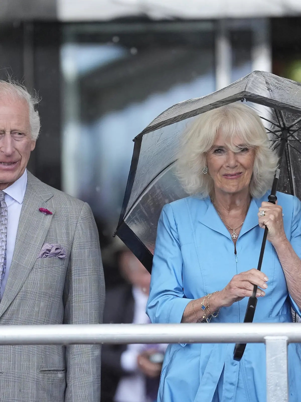 Bild zu: "Camilla und Charles müssen evakuiert werden"