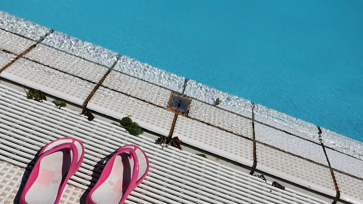 Wie lange sich die Dreijährige unter Wasser befand, war laut Polizei zunächst unklar. (Symbolbild)