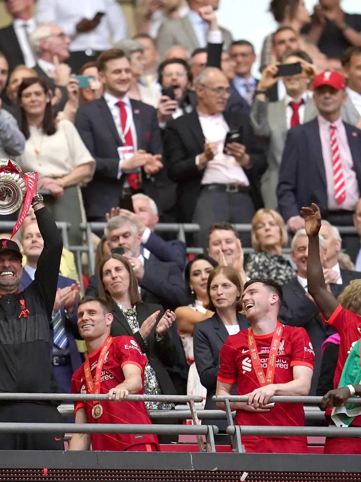 Chelsea v Liverpool - Emirates FA Cup Final - Wembley Stadium Liverpool manager Jurgen Klopp lifts the trophy after the Emirates FA Cup final at Wembley Stadium, London. Picture date: Saturday May 14, 2022. EDITORIAL USE ONLY No use with unauthorised audio, video, data, fixture lists, club/league logos or live services. Online in-match use limited to 120 images, no video emulation. No use in betting, games or single club/league/player publications. PUBLICATIONxNOTxINxUKxIRL Copyright: xNickxPottsx 66888401 