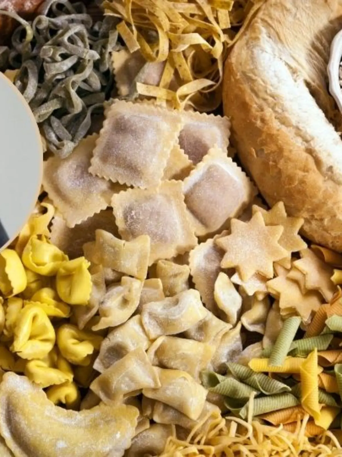 Kohlenhydratreiche Lebensmittel wie Reis, Nudeln, Kartoffeln.