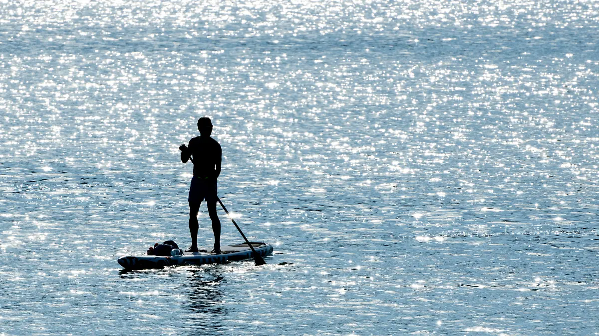 epi_220847256_DPA BF_dpa 5FB1E000D80DB1B9.jpg_Stand-up-Paddler.jpg