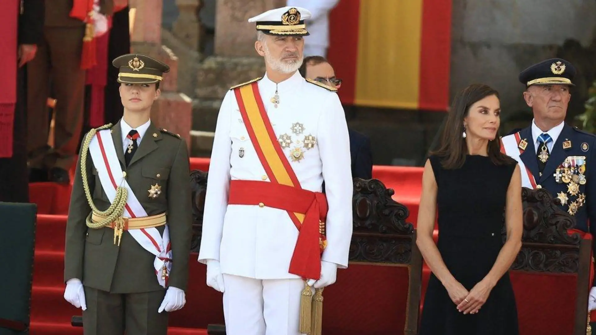 König Felipe: Mit Tochter und Frau auf seinem Marinestützpunkt