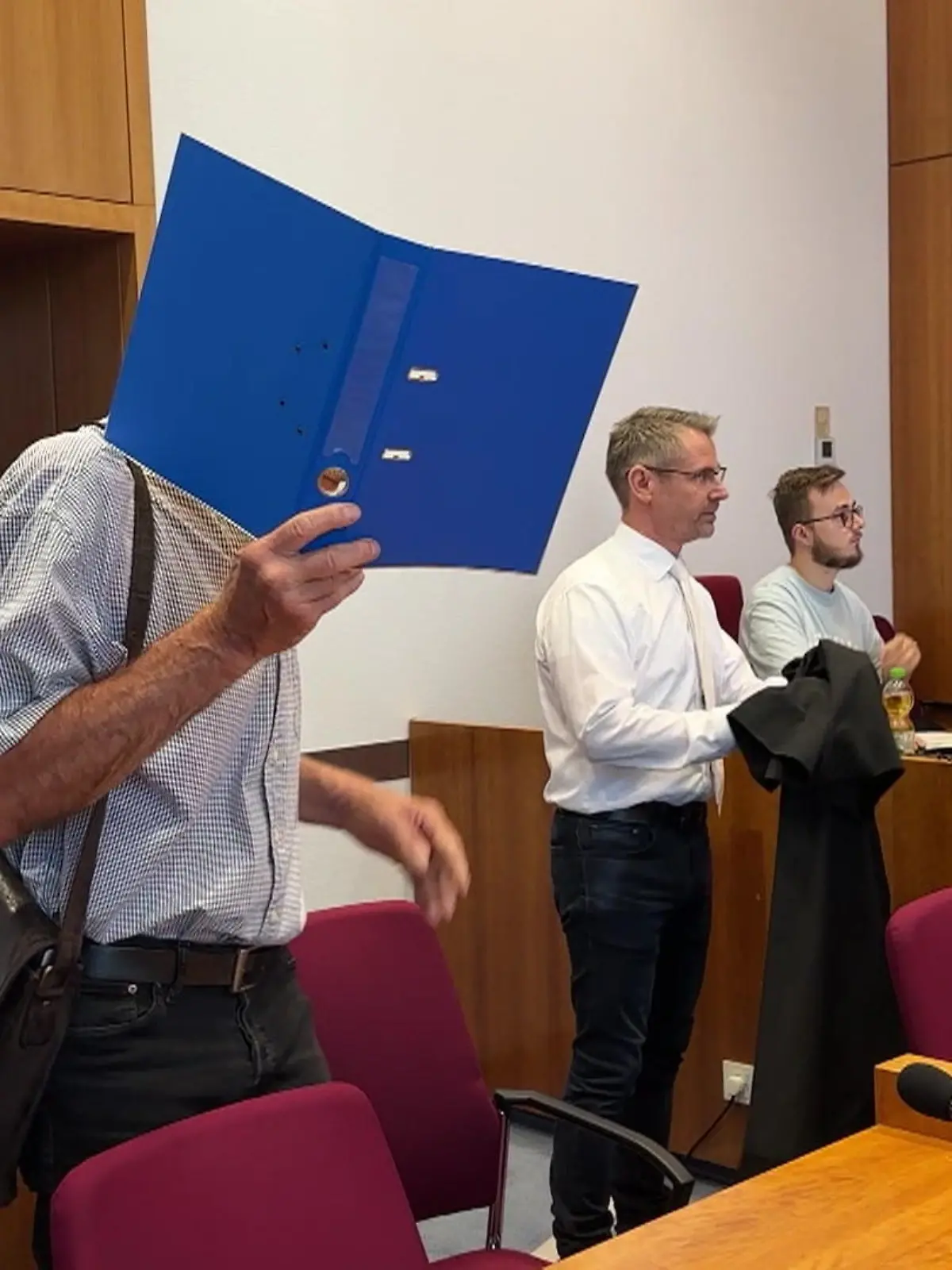 Bild zu: "Reitlehrer auf Anklagebank"