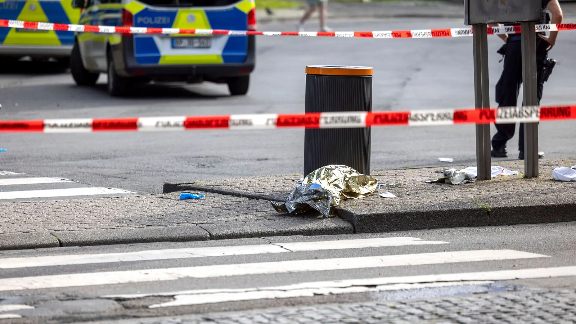 Bei einer Auseinandersetzung am Busbahnhof in Bonn soll ein 24-jähriger einen Mann mit einem Messer schwer verletzt haben. (Foto-aktuell)