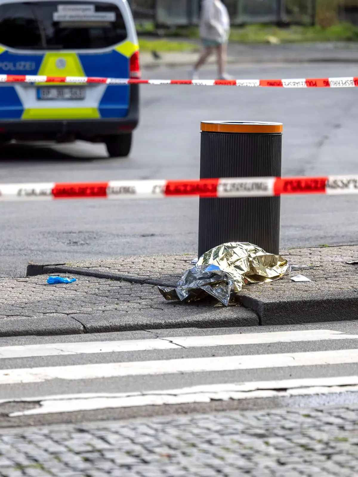 Bild zu: "Streit eskaliert - Junger Mann (24) greift Opfer (41) mit Messer an"