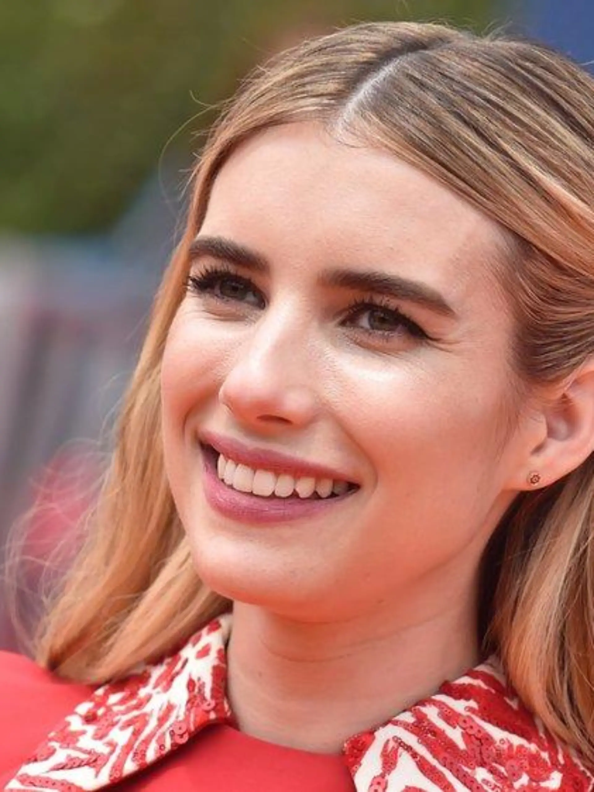 Emma Roberts bestätigt Verlobung bevor ihre Mutter plaudern kann