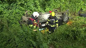 Wagen fliegt von Autobahn – eCall rettet Fahrer das Leben Bei Unfall auf der A57
