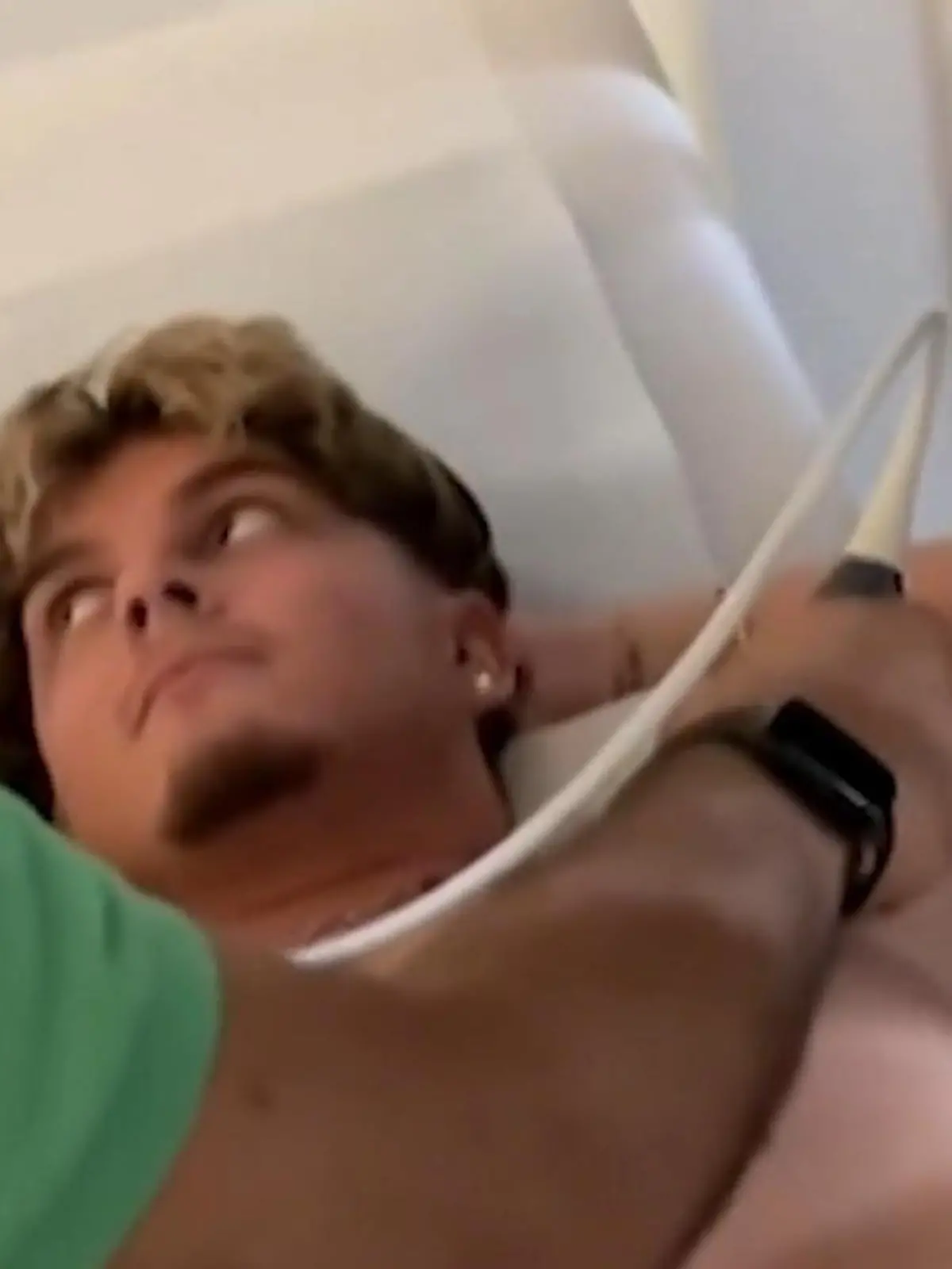 Bild zu: "Twenty4Tim erhält "harte" Diagnose beim Gynäkologen"