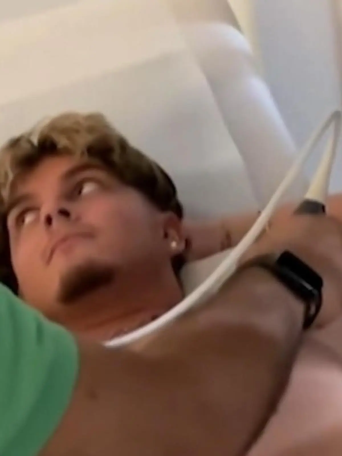Bild zu: "Twenty4Tim beim Gynäkologen: „Die Diagnose hat mich heute einfach fertig gemacht!” "