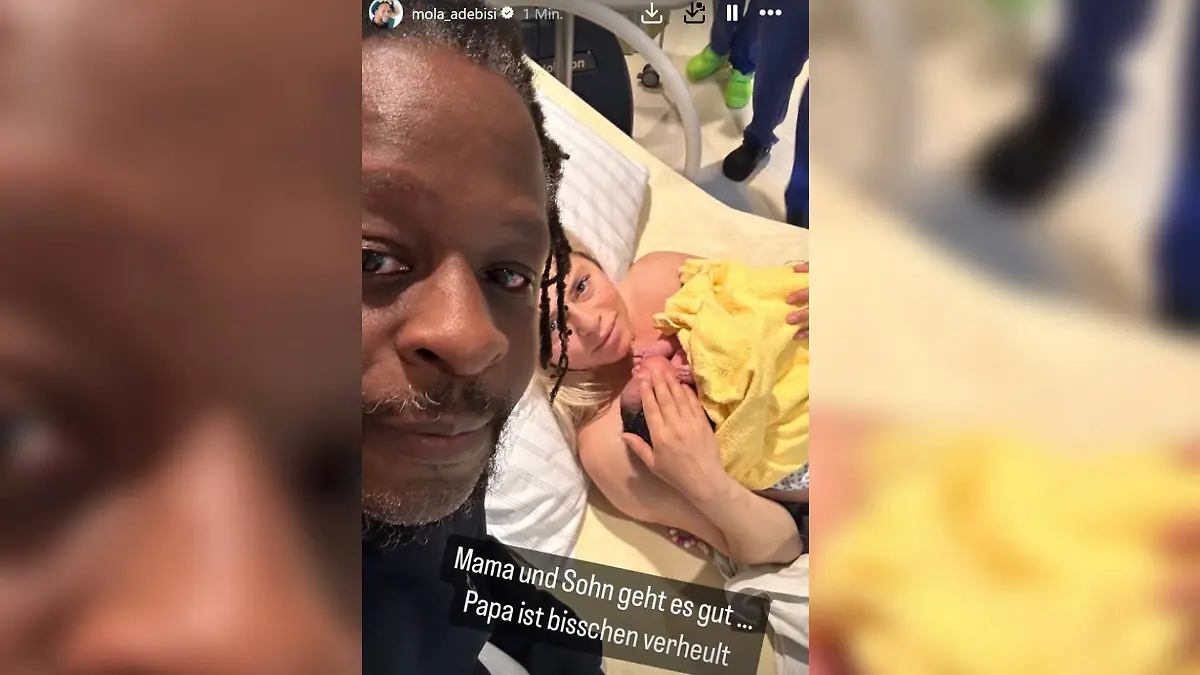 Mit diesem Schnappschuss aus dem Krankenhaus verkünden Mola und Adelina die Baby-News.