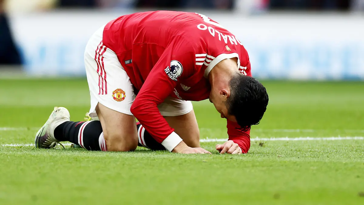  Mandatory Credit: Photo by James Marsh/Shutterstock 12926567k Cristiano Ronaldo of Manchester United, ManU is seen on the ground. Brighton & Hove Albion v Manchester United, Premier League, Football, American Express Community Stadium, Brighton, UK - 07 May 2022 EDITORIAL USE ONLY No use with unauthorised audio, video, data, fixture lists, club/league logos or live services. Online in-match use limited to 120 images, no video emulation. No use in betting, games or single club/league/player publications. Brighton & Hove Albion v Manchester United, Premier League, Football, American Express Community Stadium, Brighton, UK - 07 May 2022 EDITORIAL USE ONLY No use with unauthorised audio, video, data, fixture lists, club/league logos or live services. Online in-match use limited to 120 images, no video emulation. No use in betting, games or single club/league/player publications. PUBLICATIONxINxGERxSUIxAUTXHUNxGRExMLTxCYPxROMxBULxUAExKSAxONLY Copyright: xJamesxMarsh/Shutterstockx 12926567k